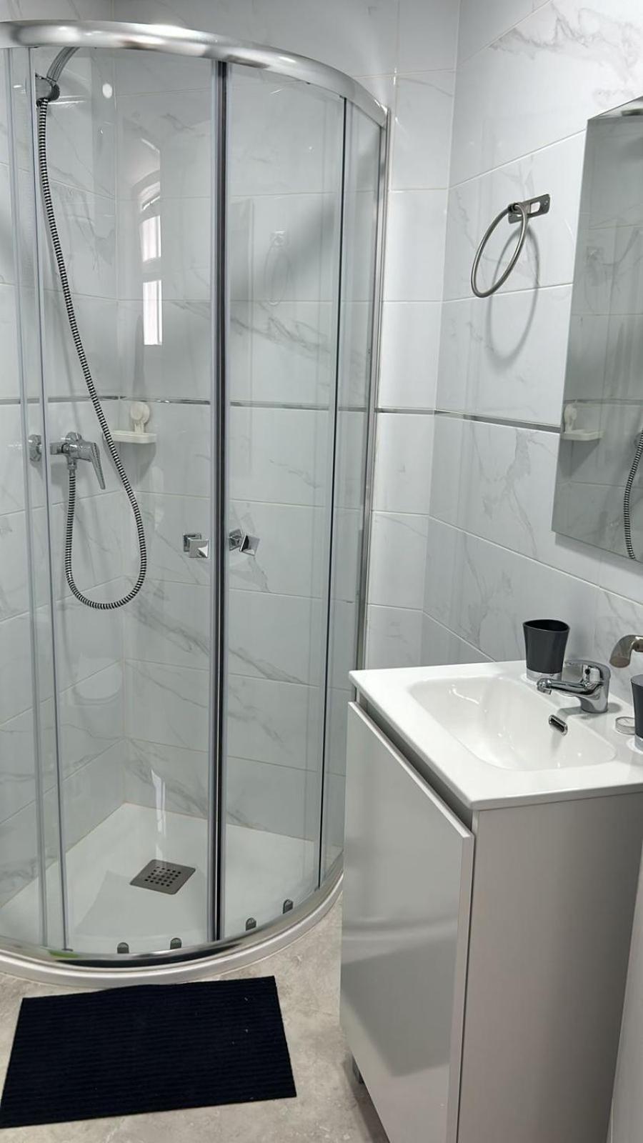Habitacion Doble O Compartida Con Bano Privado En El Centro De מדריד מראה חיצוני תמונה
